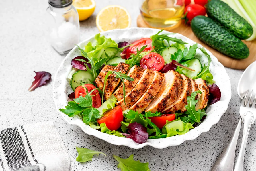 Ce să mănânci seara fără să te îngrași. Idei de preparate delicioase, cu puține calorii