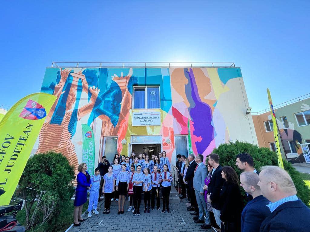 VIDEO | Școlile din Ilfov se transformă în opere de artă. Elevii vor dezvolta o legătură emoțională pozitivă cu spațiile școlare