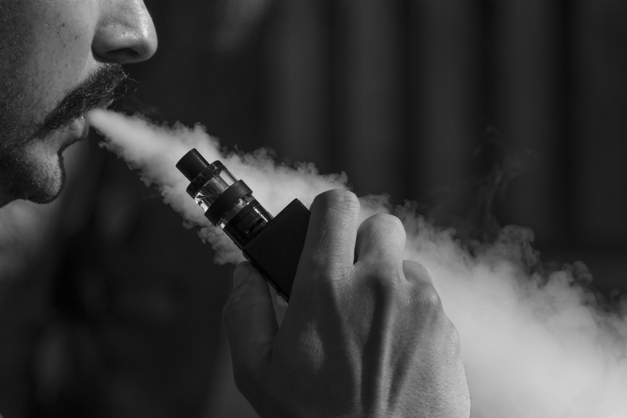 Asociația Industriei de Vaping salută inițiativa deputatului Alfred Simonis prin care vânzarea de țigări electronice către minori e interzisă (P)