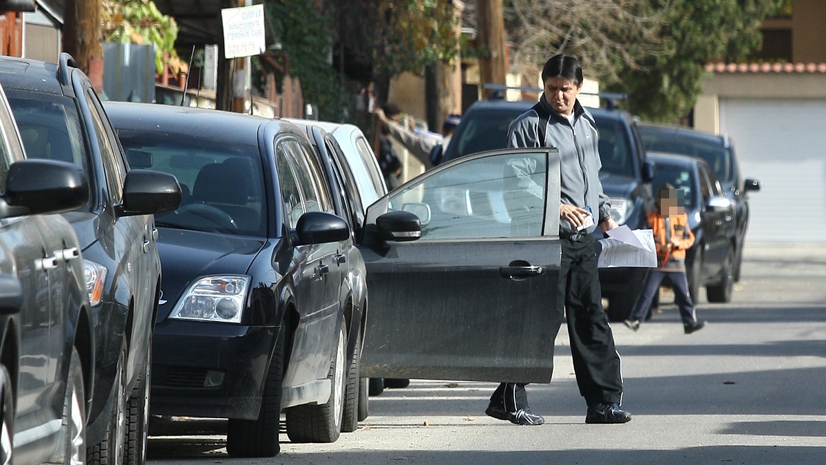 Marius Lăcătuș a driblat pe zebră în Gara de Nord și a rămas fără permis. Ce a amendă a primit Fiara