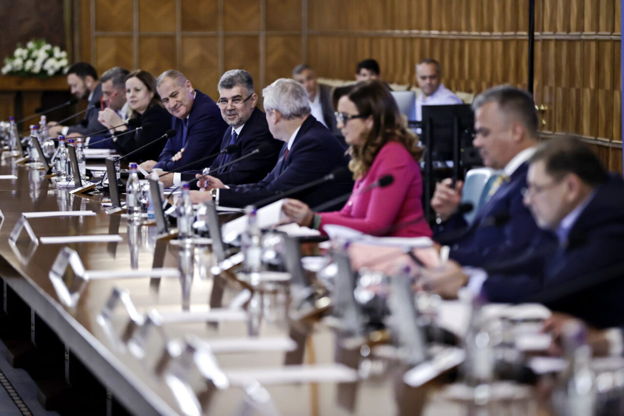 VIDEO | Amendă pentru cine nu își depune declarația fiscală la timp. Ciolacu: Niște șmecheri fac afaceri și averi speculând câteva portițe legislative