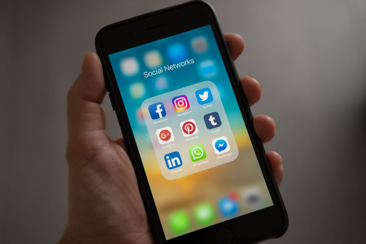 Facebook și Instagram contra cost în Europa? Ce modificări pregătește Meta