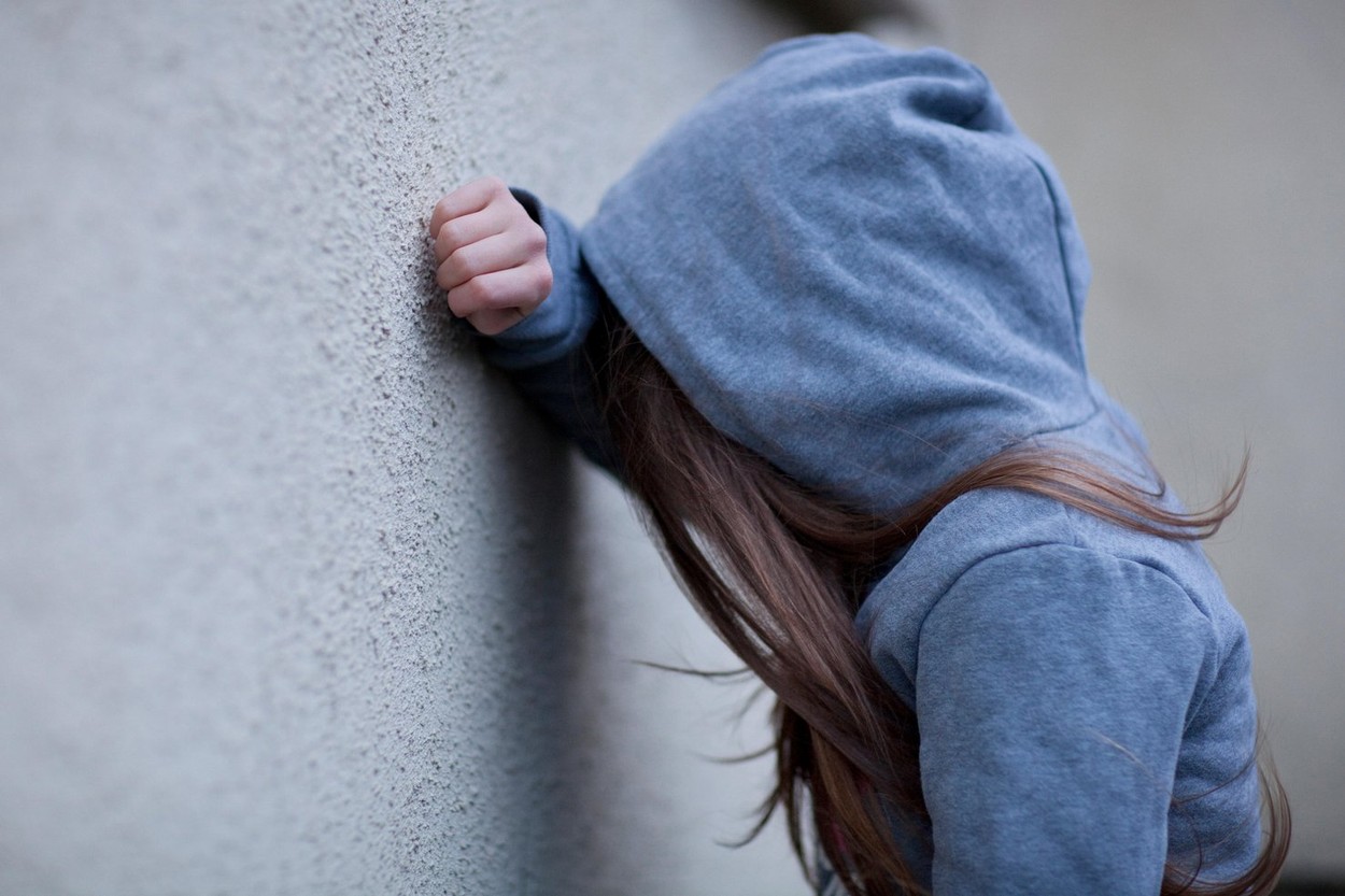 O ELEVĂ de 9 ani din Buzău își acuză profesorul de agresiune sexuală. Ce au descoperit părinții fetei când au mers la școală?