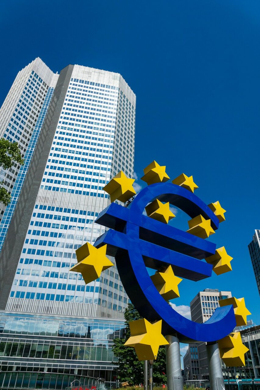 Membri ai Consiliului Guvernatorilor BCE denunță cheltuielile excesive ale guvernelor din zona euro