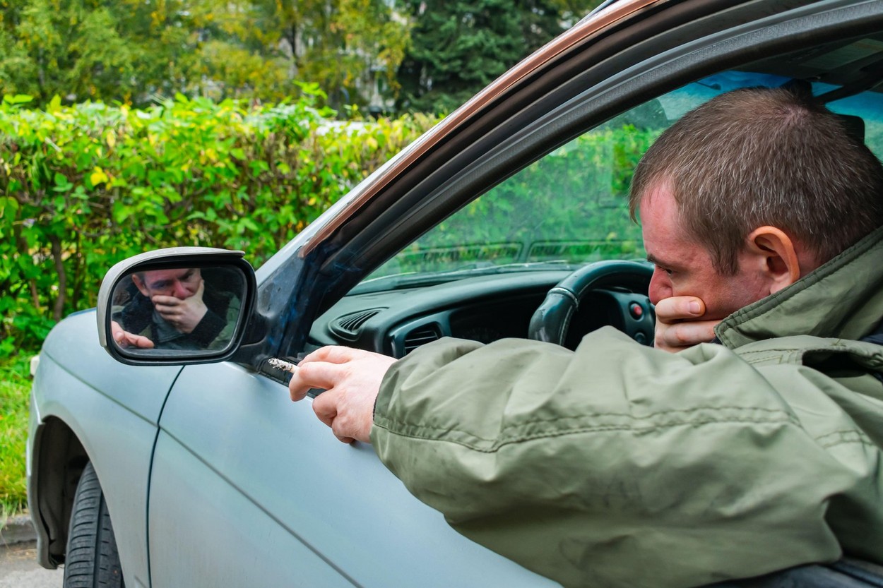 Tupeu incredibil! Un tânăr a condus DROGAT și fără permis până la Bistrița pentru a se programa la examenul auto. Cum l-au pedepsit polițiștii?