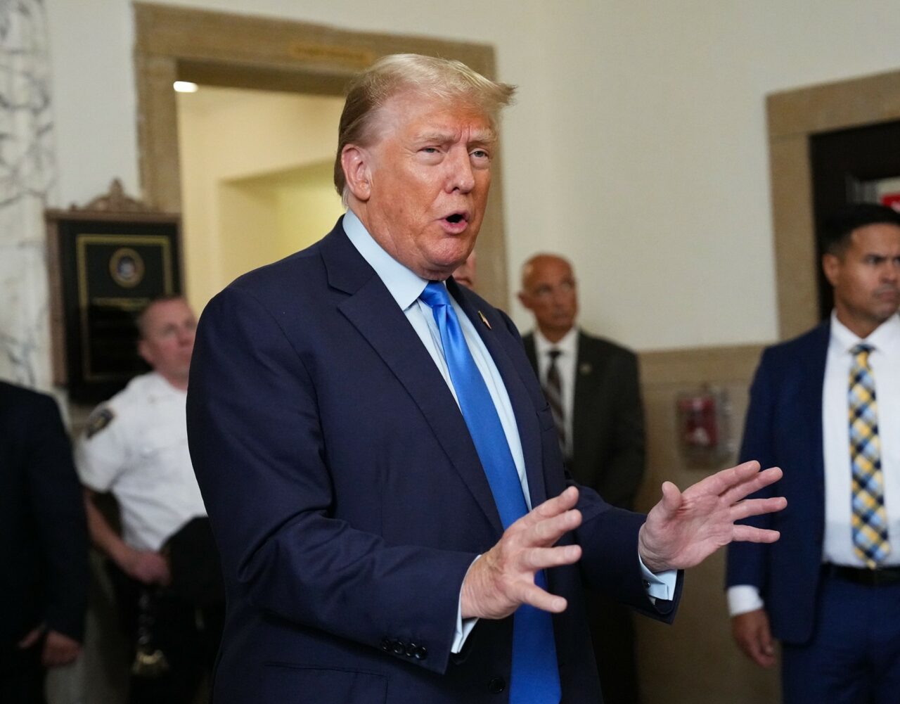 Donald Trump, acuzat că a generat profituri de un miliard de dolari prin fraude / Fostul președinte consideră „farsă” procesul din New York