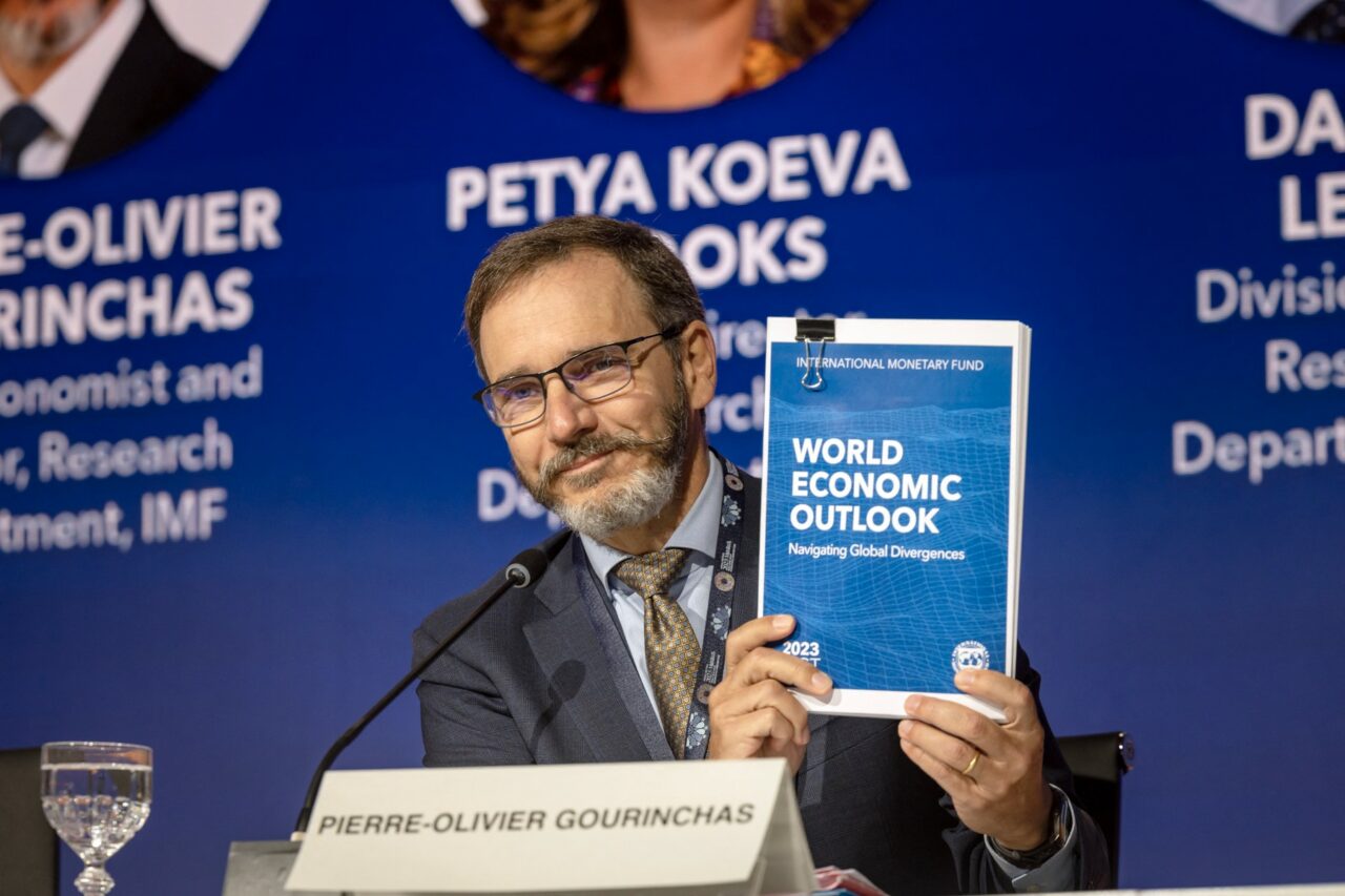 Activitățile economice tind să încetinească pe plan mondial / FMI: România va avea creștere economică de 2,2% în 2023