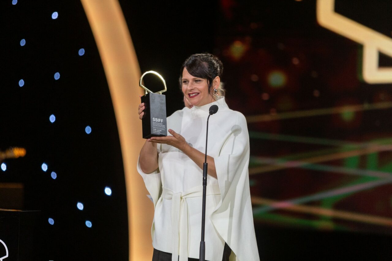 Cel mai recent film al regizoarei spaniole Jaione Camborda, ”O Corno”, a câştigat trofeul „Scoica de Aur” la Festivalului de la San Sebastian