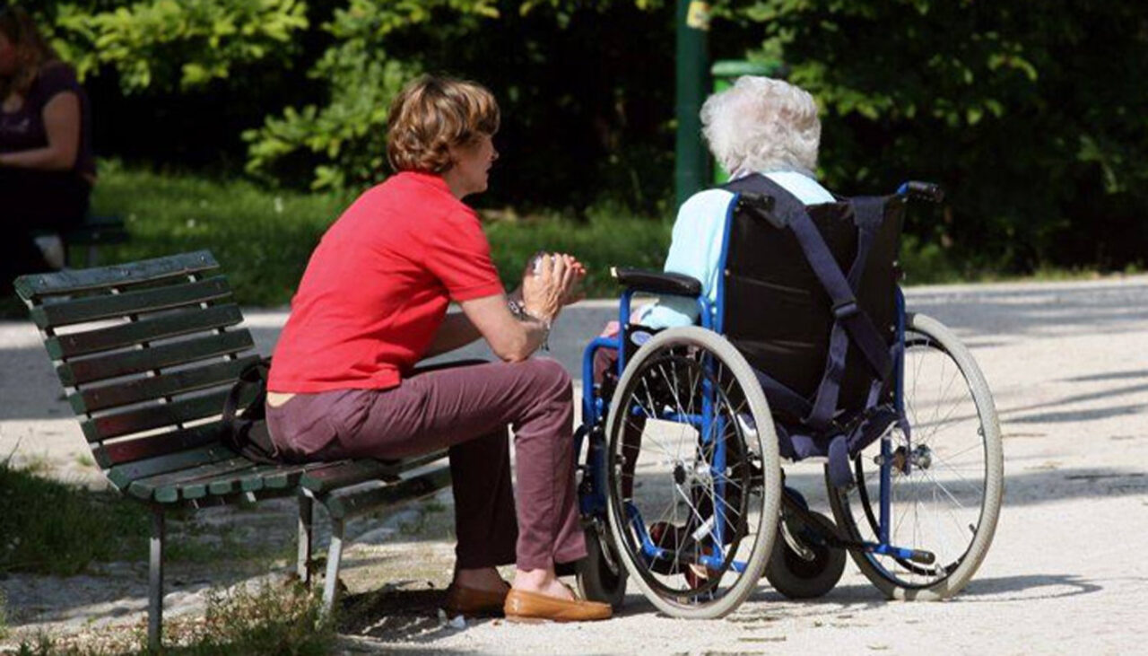 Ce a pățit o BADANTĂ de 47 de ani, în Italia. Pensionarii care au angajat-o pe femeie au fost condamnați pe loc la închisoare cu executare!