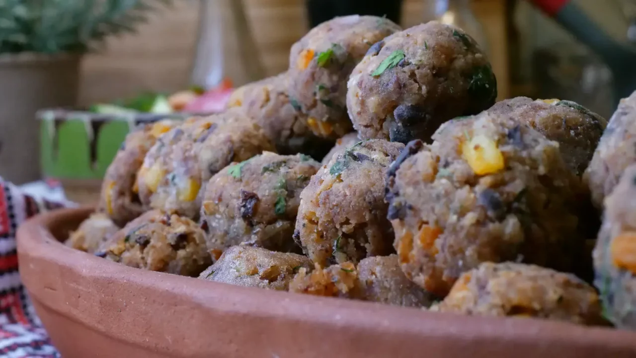 Ce se întâmplă dacă înlocuiești pâinea din chiftele cu aceste ingrediente. Care este SECRETUL gustului perfect