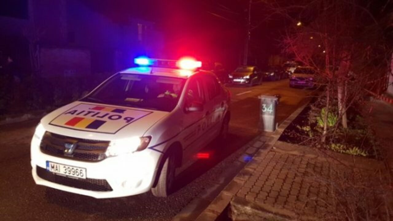 Bărbat din REȘIȚA, lăsat fără toți banii din casă de o femeie care i-a bătut la ușă. Ce s-a întâmplat