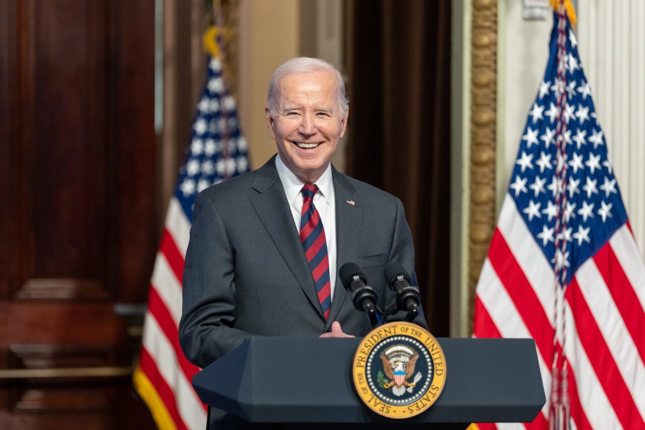 VIDEO | Joe Biden glumește cu arsenalul nuclear din dotarea SUA: „Pușcașul meu marin are un cod pentru a arunca lumea în aer”