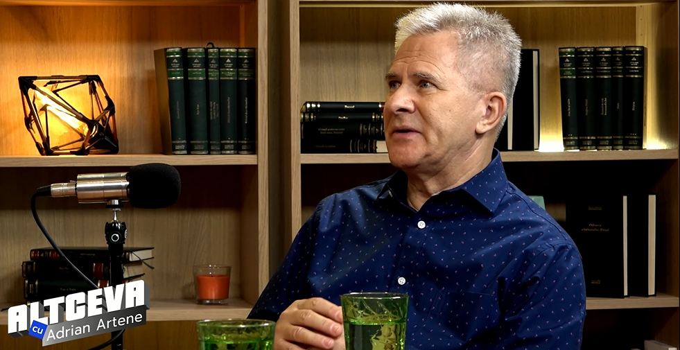 VIDEO | Doru Octavian Dumitru a vorbit la podcastul ALTCEVA despre mama sa, stenodactilografă la Congresele lui Ceaușescu: „Eu zic că a fost o sfântă”