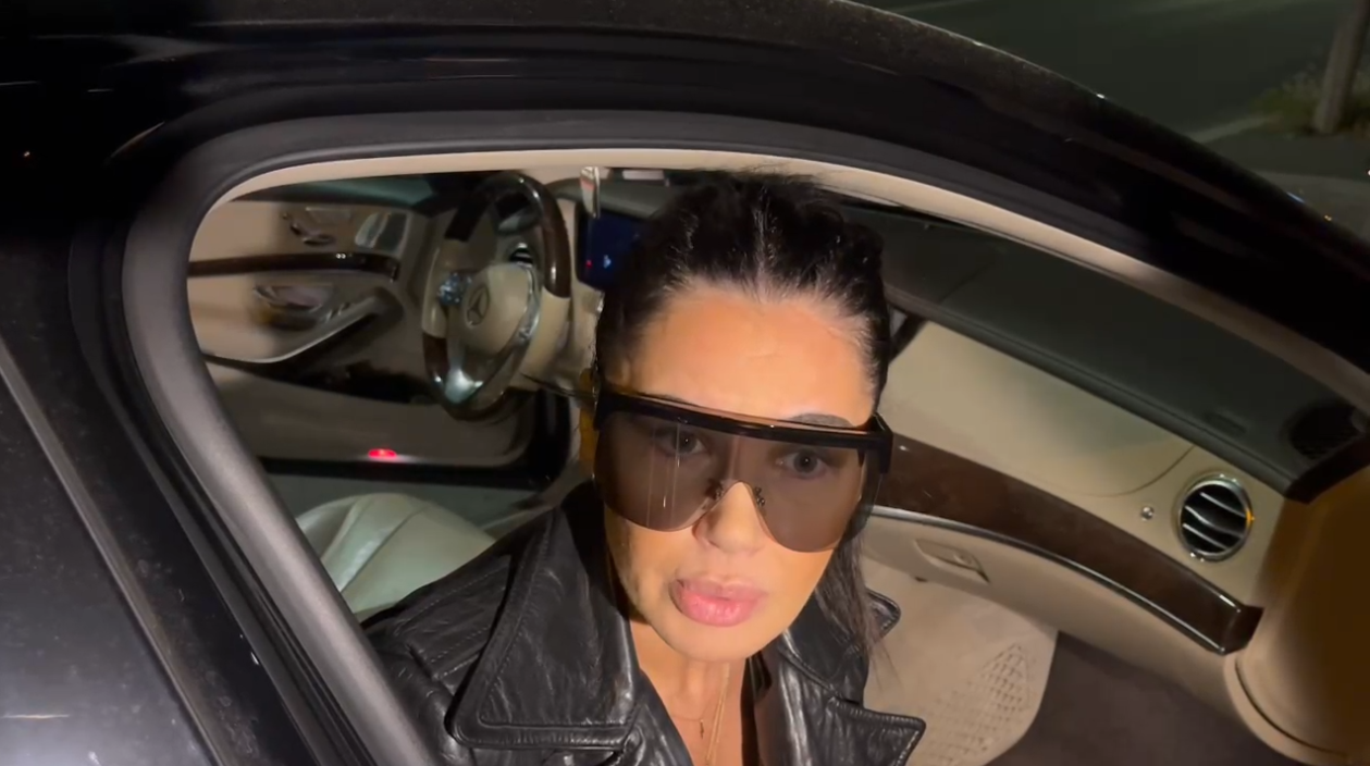 UPDATE | Oana Zăvoranu a reclamat din nou sustragerea de bunuri din sediul fostei sale clinici. Actrița a mers cu fostul soț la Poliție (VIDEO)