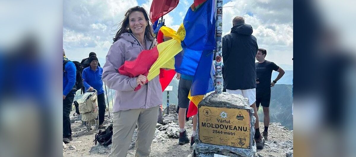 Sute de mesaje cu urări pentru Prima Doamnă, pe Facebook / Carmen Iohannis își sărbătorește ziua de naștere