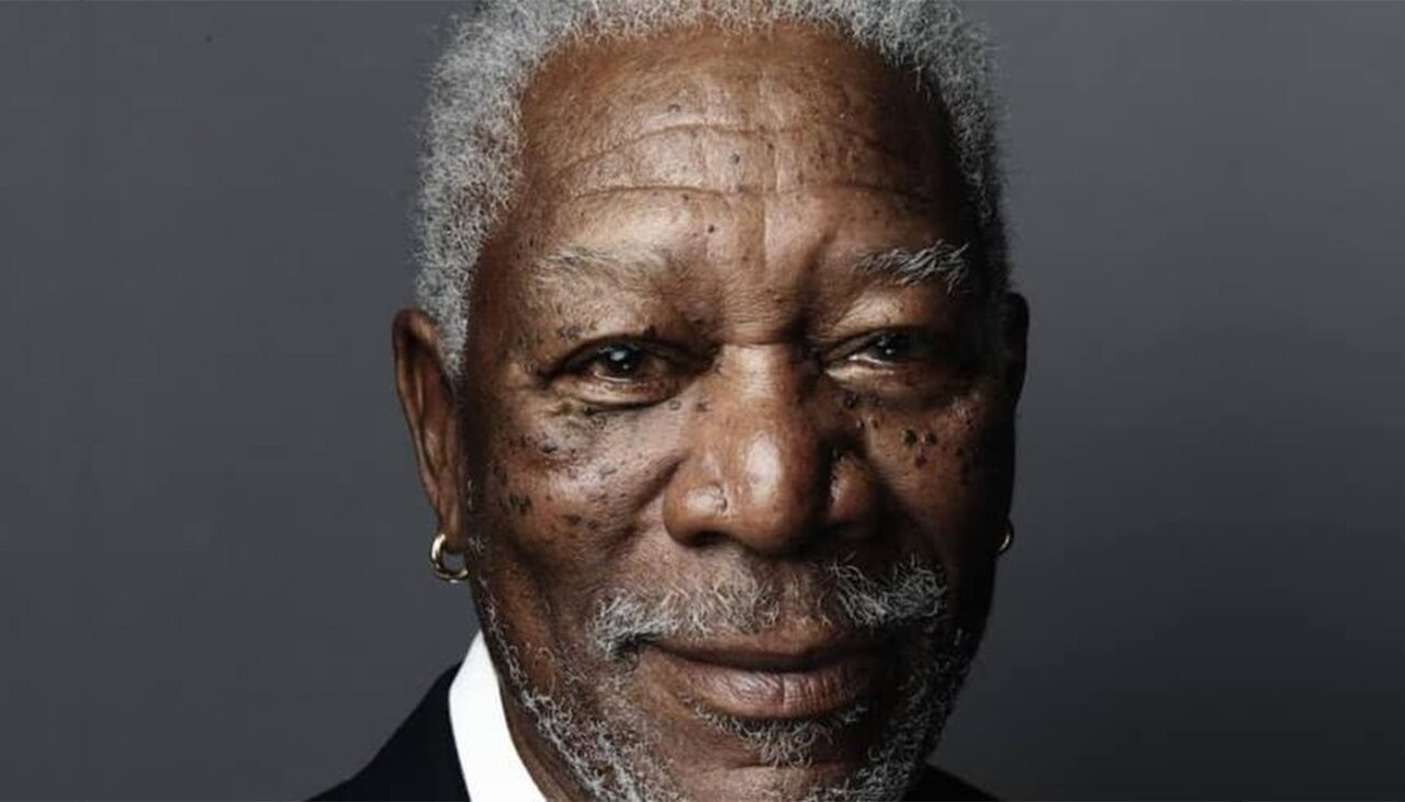 Motivul macabru pentru care Morgan Freeman poartă mereu cercei în ambele urechi
