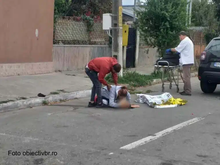 Un copil de nici 2 ani a MURIT după ce a fost lovit de o mașină condusă de un polițist aflat în misiune, pe o stradă din Brăila