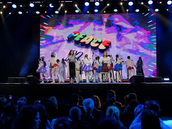 Peste 100 de tineri din întreaga lume au cântat și au dansat  pe scena IFLC 2023: „O explozie de culoare și talent”
