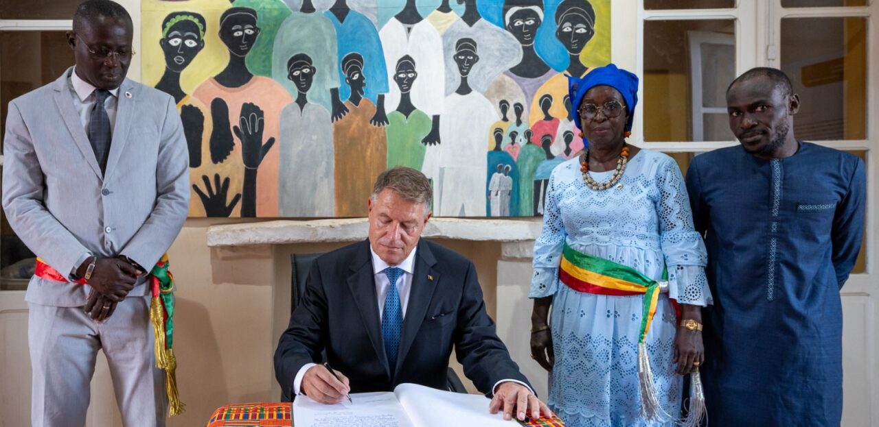 Iohannis a ajuns în Senegal, înainte de Dubai. Președintele are două zile libere, apoi va aborda încălzirea globală în Emirate