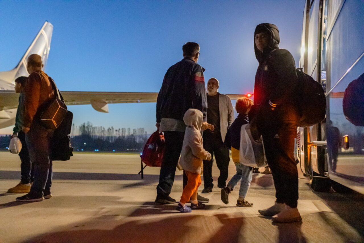 MAE: Alți 14 cetățeni români și familiile acestora, evacuați din Fâșia Gaza, au ajuns în România