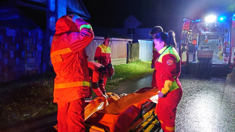 IAȘI: Un bărbat care urcase pe munte a intrat în comă după ce s-a lovit de scările de la intrarea în cabana Dochia