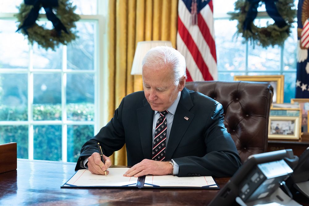 BIDEN a promulgat legea privind politica de apărare a SUA. Buget record pentru Pentagon: 886 de miliarde de dolari!