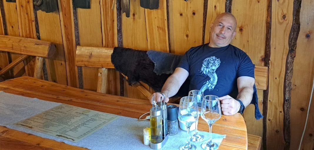 Cornel Dinicu a depus PLÂNGERE penală în urma incendiului de la Ferma Dacilor