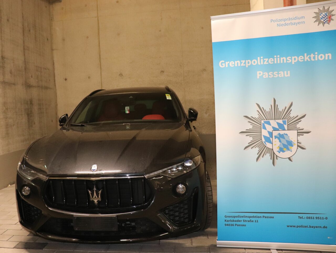 Doi români au încercat să aducă în țară, din Italia, un Maserati Levante, dar în Germania au fost ÎNCĂTUȘAȚI pe loc. Ce au descoperit polițiștii nemți