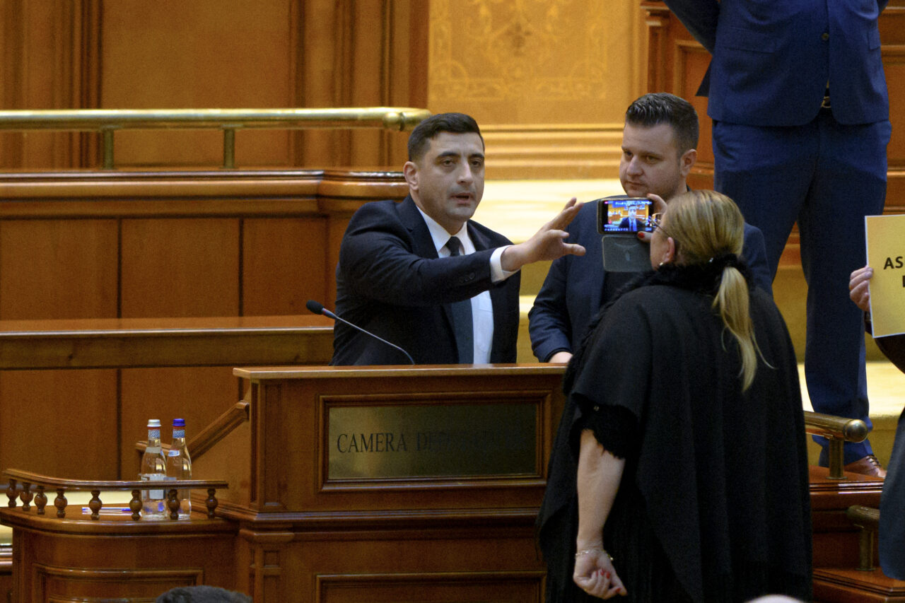 VIDEO | George Simion: Niciun bărbat sănătos la cap nu vrea s-o agreseze pe Șoșoacă / Liderul AUR nu regretă scandalul din Parlament