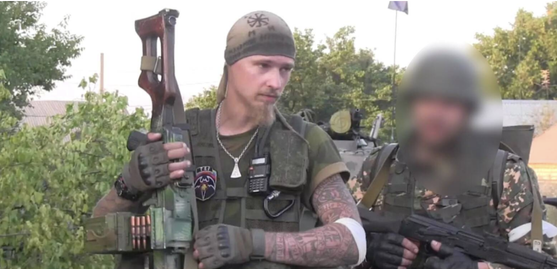 Acuzat de CRIME DE RĂZBOI, Yan Petrovsky, mercenar rus din temuta grupare neo-nazistă „Rusich”, a fost arestat preventiv în Finlanda