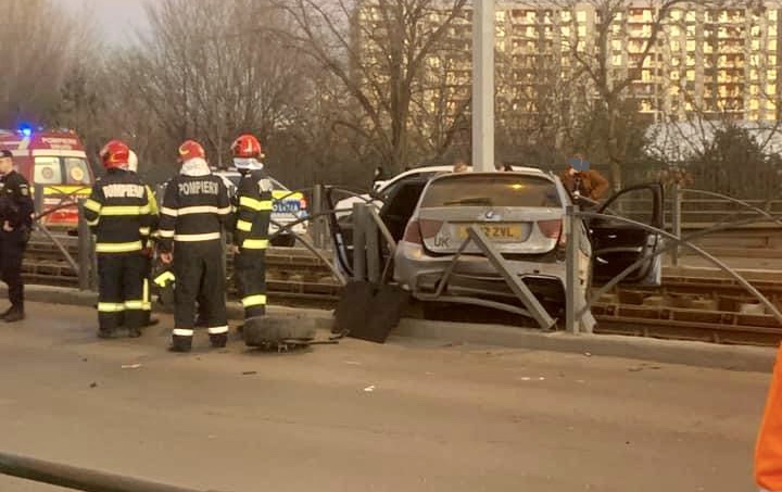 FOTO | Accident grav în București. Circulația tramvaiului 41 este blocată pe ambele sensuri