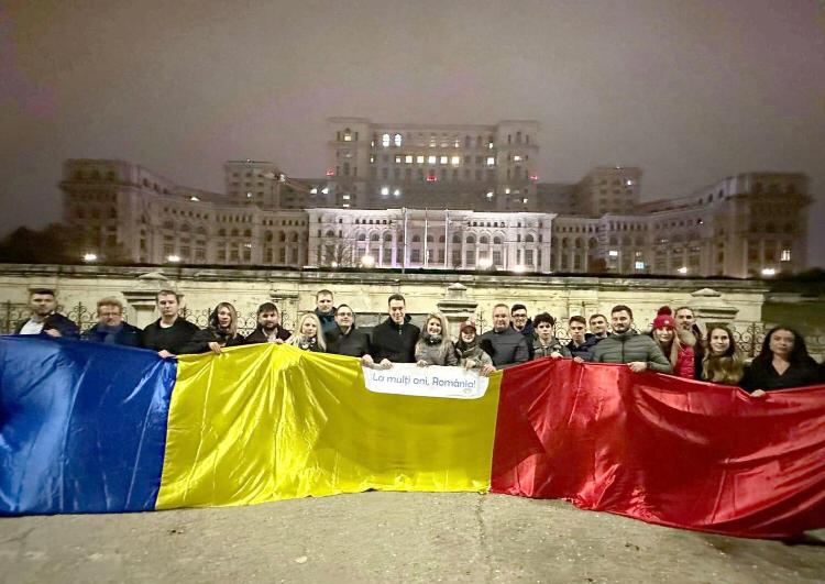 Nicolae Ciucă, de Ziua Națională a României: Iubirea de țară stă în inimă și în faptă