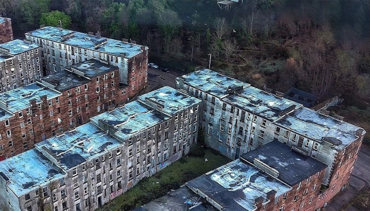 Orașul în care mai locuiesc doar 4 oameni. Câți bani costă să CUMPERI un apartament acolo