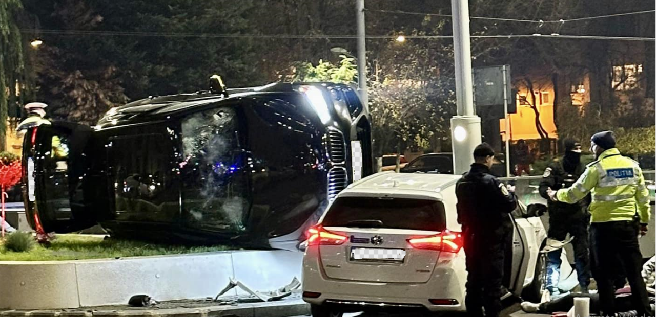 FOTO-VIDEO. Accident foarte grav la Piața Unirii, în zona Horoscop. Trei persoane, rănite, dintre care una grav