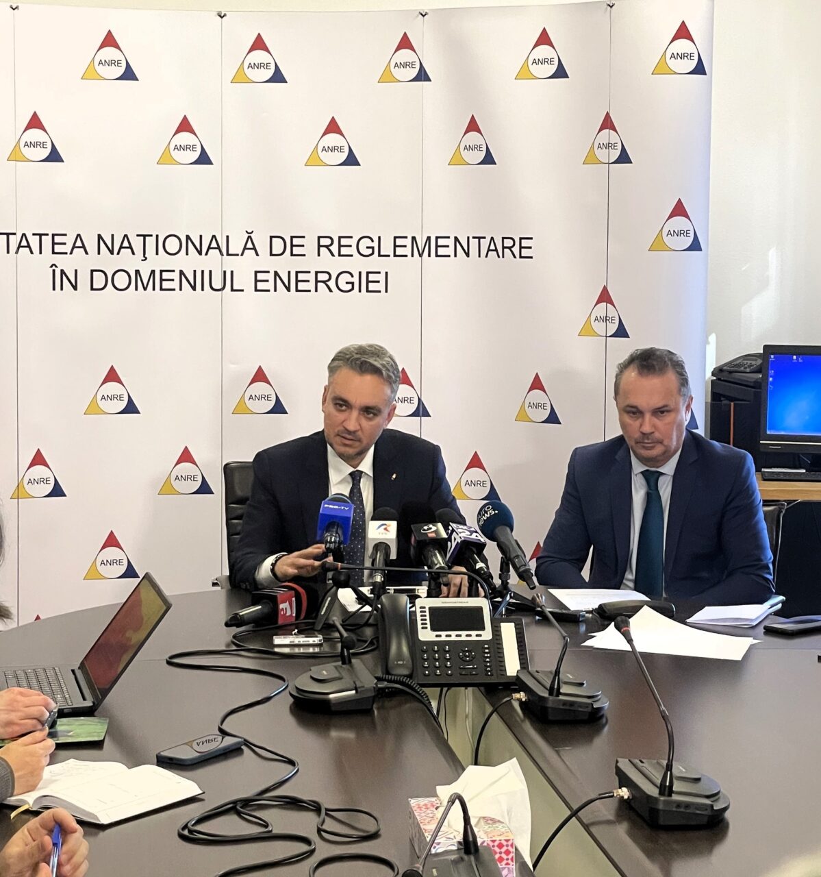Schema de PLAFONARE în energie: Ce e de facut anul viitor pentru a fi pregătiți pe 31 martie 2025? Poziția ANRE și a principalilor actori din piață