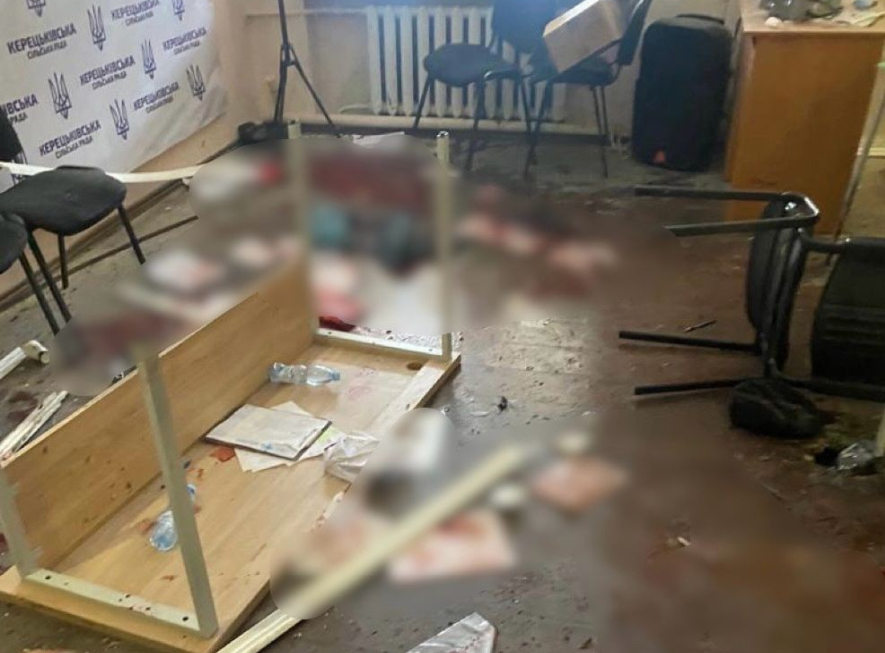 VIDEO | Șoc în Ucraina. Un deputat a detonat 3 GRENADE în timpul unei ședințe de Consiliu, în regiunea Transcarpatia: „Act terorist”