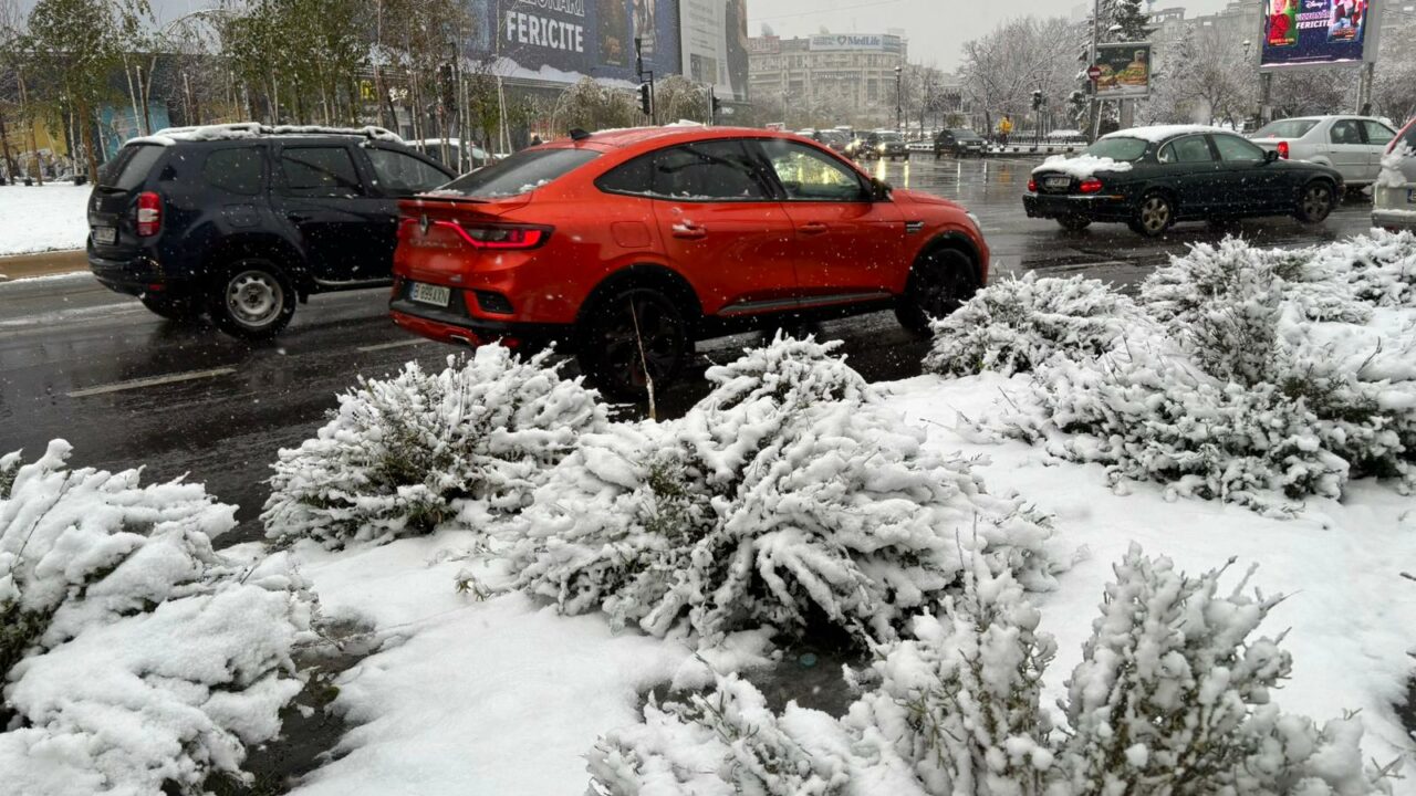 Meteorologii AVERTIZEAZĂ: Vremea se schimbă brusc. De când vor scădea temperaturile