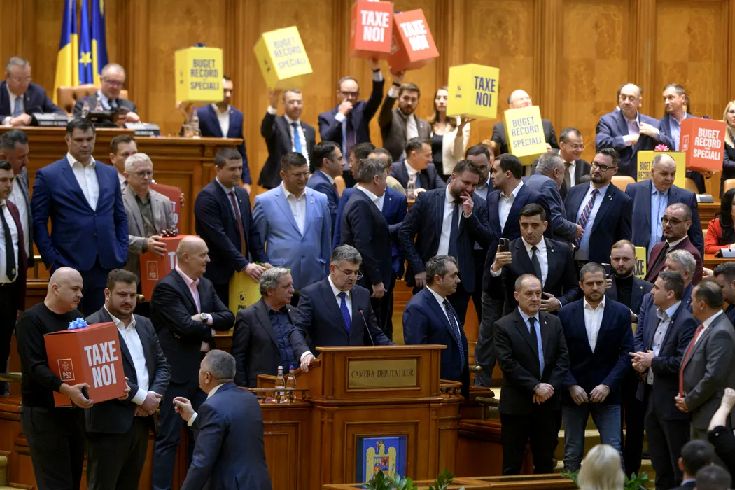 Aleșii dezbat Legea BUGETULUI pe 2024/ AUR amenință că blochează tribuna parlamentului cu cele 8000 de amendamente/ Vot final în plenul reunit