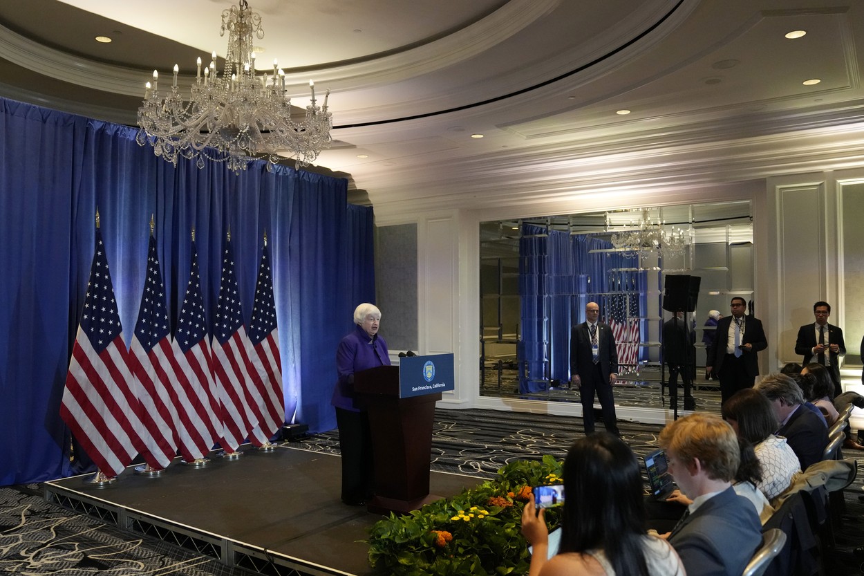 Janet Yellen afirmă că economia SUA va evita o scădere puternică, dar admite că prețurile mari rămân o problemă