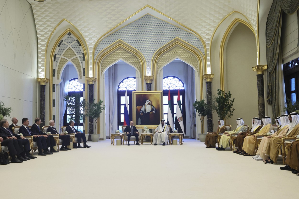 Putin s-a întâlnit cu liderul Emiratelor Arabe Unite, în efortul de intensificare a relațiilor cu statele din Golf, pe fondul sancțiunilor occidentale