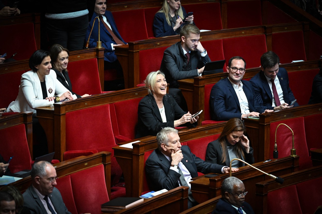 Criză politică în Franța după aprobarea noii Legi a imigrației, salutată de forțele de dreapta