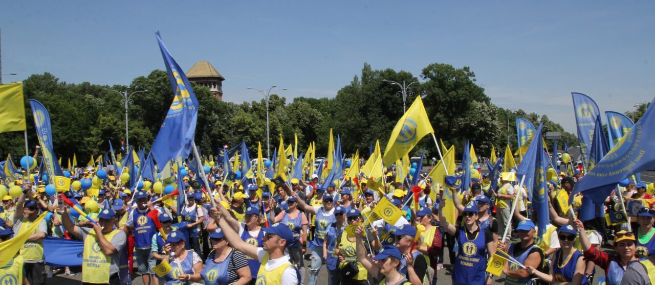 Sindicaliștii din „Solidaritatea Sanitară” protestează în față la Ministerul Muncii şi Solidarităţii Sociale
