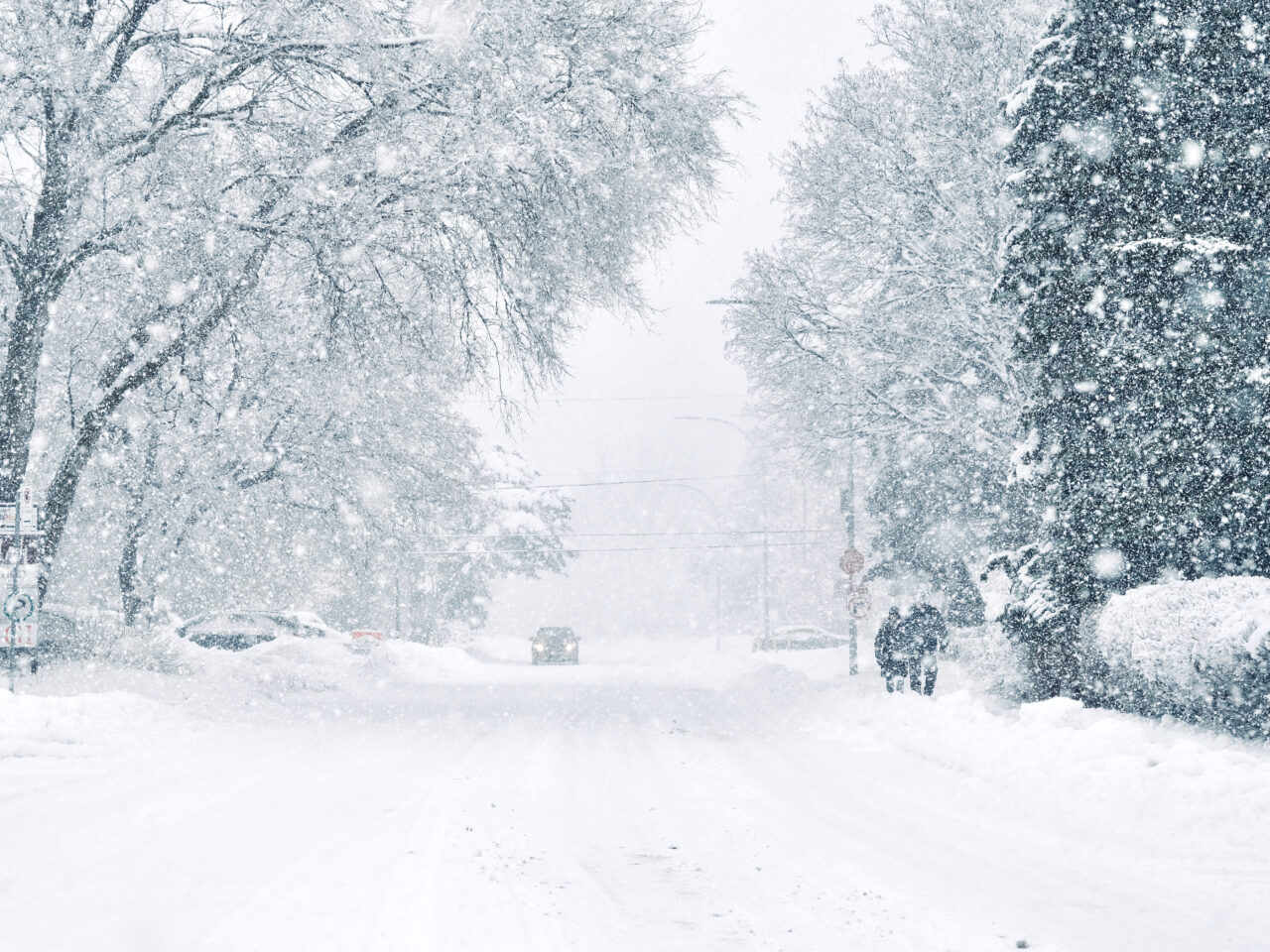 Meteorologii au emis cod roșu de ninsori, lapoviţă şi ploi îngheţate! Zonele în care vremea rea se va dezlănțui