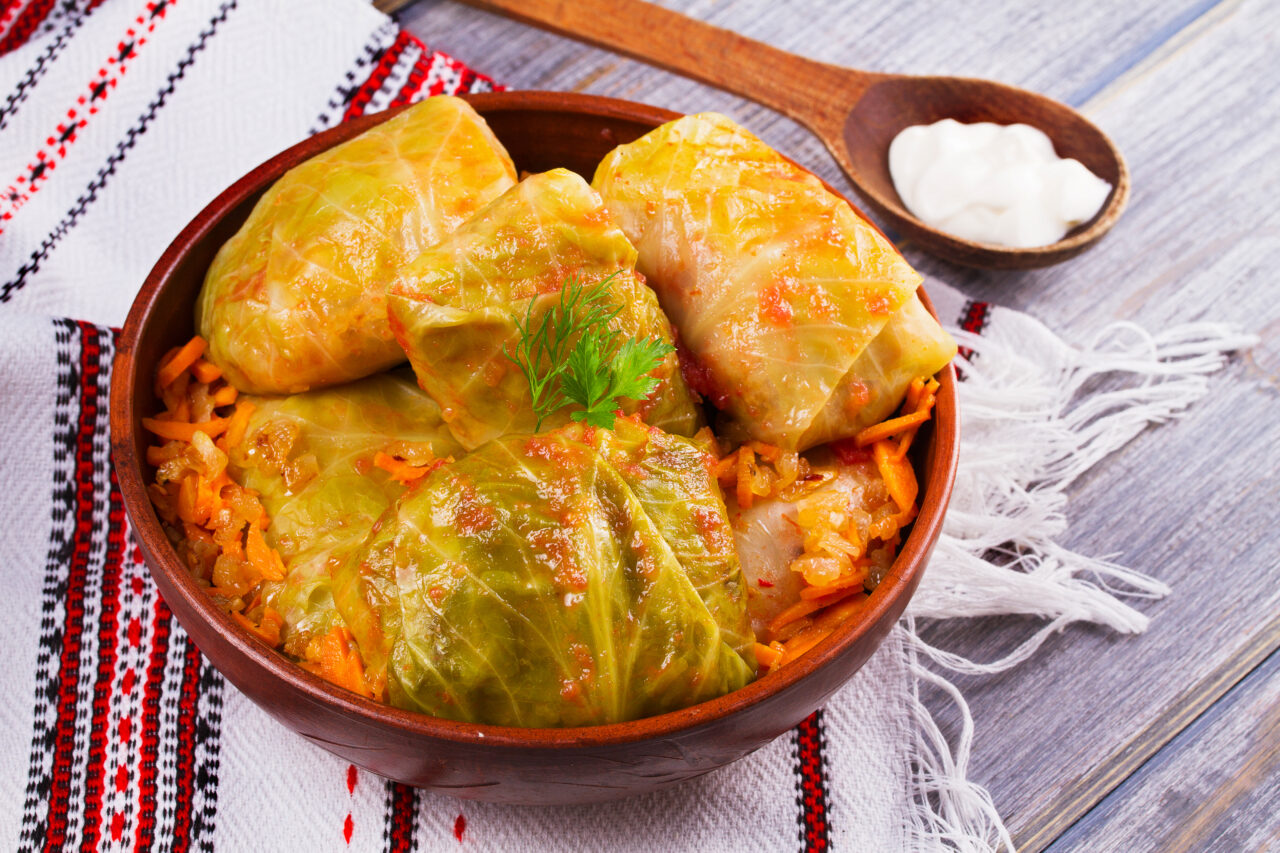 Nu mai fierbe sarmalele în apă. Trucul pentru un preparat cu adevărat delicios