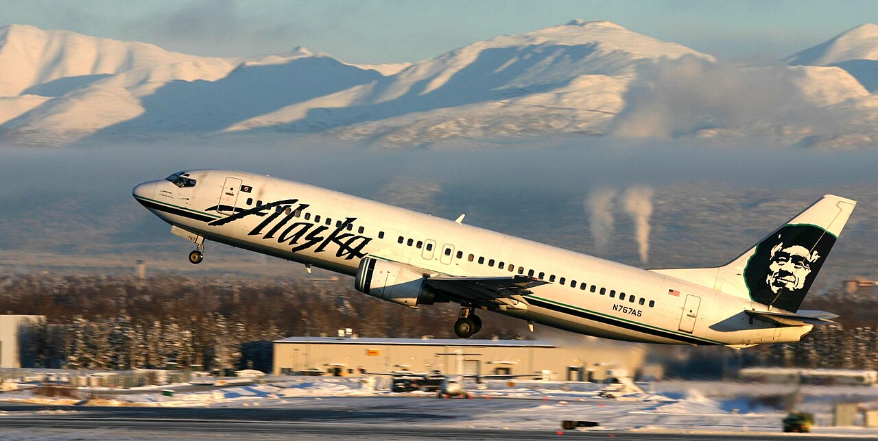 VIDEO | Ușa unui avion al Alaska Airlines, cu 171 de pasageri la bord, s-a desprins de pe fuzelaj în timpul zborului