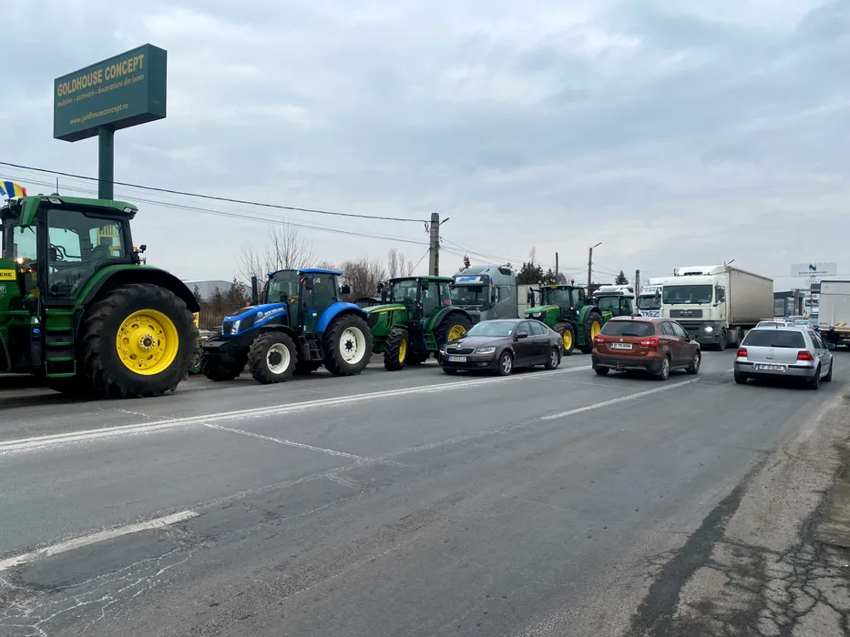 REVOLTA fermierilor și a transportatorilor. Cine sunt cei care amenință că își fac singuri dreptate. „Haideţi să punem mâna pe lopeţi şi pe topoare!”