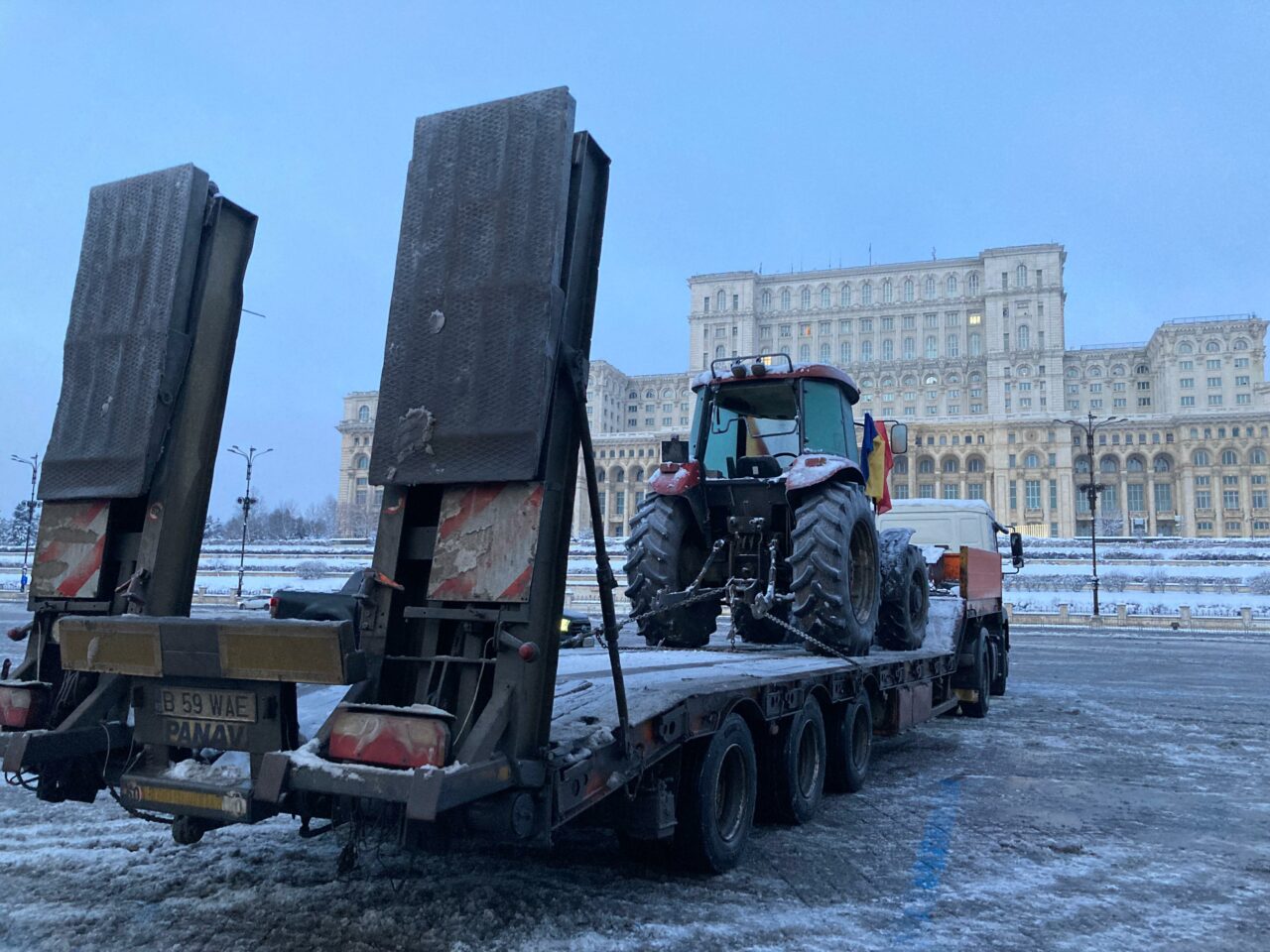 PROTESTUL transportatorilor și fermierilor în București. Mult zgomot pentru UN TRACTOR/„A creat acest curent de derizoriu”