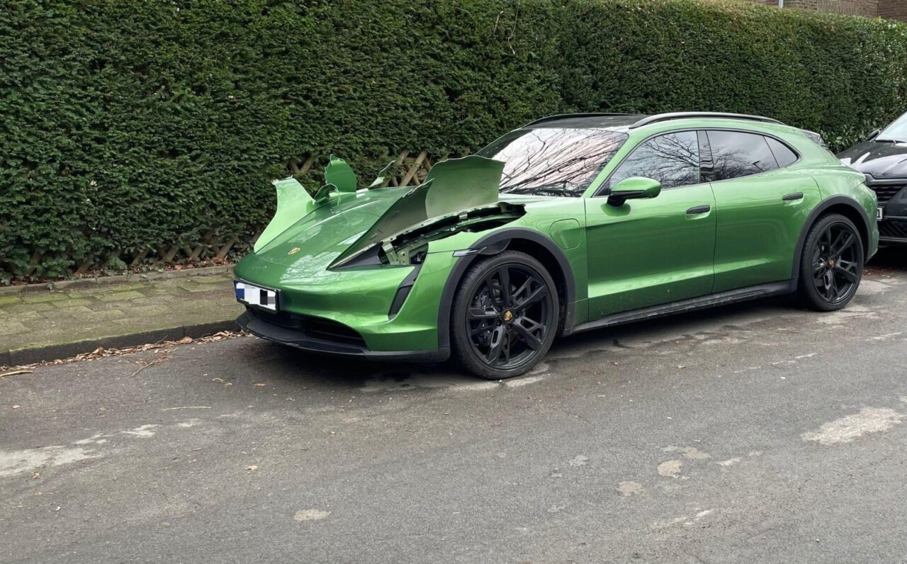 L-au deschis ca pe o conservă. E uluitor ce i-au făcut hoții unui automobil PORSCHE TAYCAN pentru a-i fura farurile