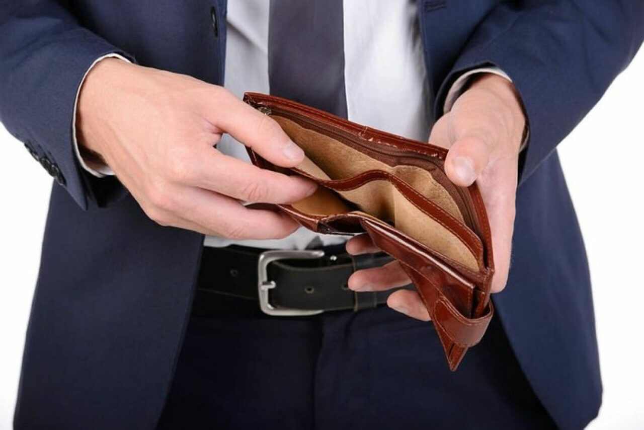 Cum trăiesc românii: INS anunță venituri pe gospodărie de 7301 lei și cheltuieli de 88,1% din acești bani!
