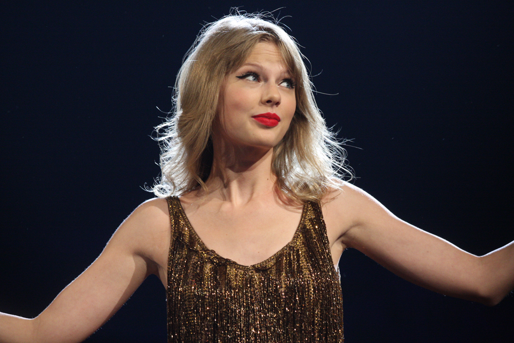 UE apelează la vedete din showbiz ca să-i atragă pe tineri la vot. Taylor Swift, chemată să salveze „europarlamentarele”